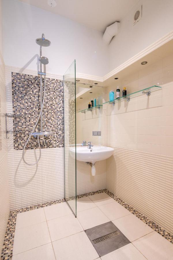 Hidden Gem Apartment Riga Bagian luar foto