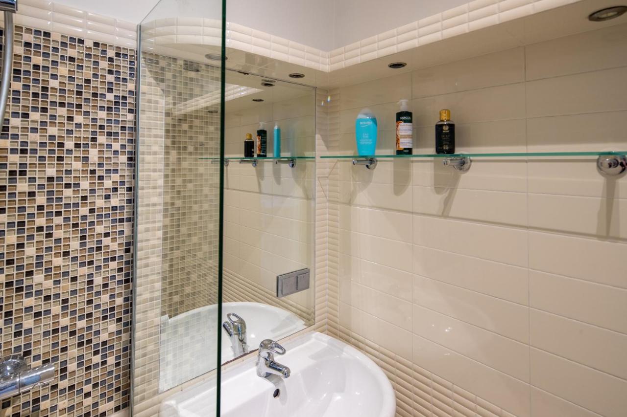 Hidden Gem Apartment Riga Bagian luar foto
